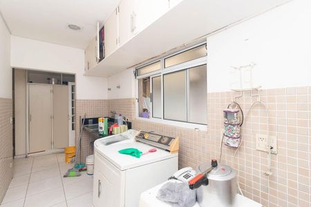 Casa à venda com 560m², 7 quartos e 6 vagas Casa à venda com 560m², 7 quartos e 6 vagasÁrea de Serviço