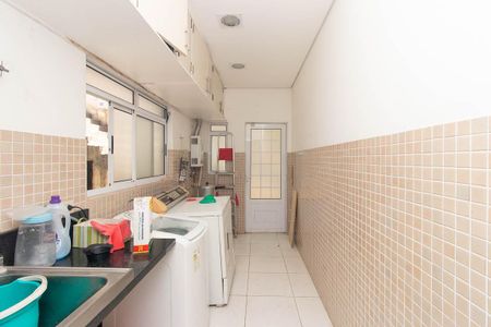 Casa à venda com 560m², 7 quartos e 6 vagas Casa à venda com 560m², 7 quartos e 6 vagasÁrea de Serviço