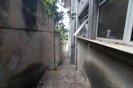 Casa à venda com 560m², 7 quartos e 6 vagas Casa à venda com 560m², 7 quartos e 6 vagasCorredor externo