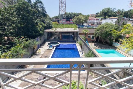 Casa à venda com 560m², 7 quartos e 6 vagas Casa à venda com 560m², 7 quartos e 6 vagasVaranda