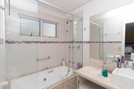 Casa à venda com 560m², 7 quartos e 6 vagas Casa à venda com 560m², 7 quartos e 6 vagasBanheiro da Suíte 3