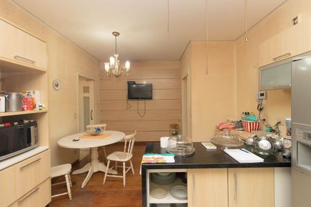 Casa à venda com 560m², 7 quartos e 6 vagas Casa à venda com 560m², 7 quartos e 6 vagasCozinha