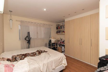 Casa à venda com 560m², 7 quartos e 6 vagas Casa à venda com 560m², 7 quartos e 6 vagasQuarto Suíte 1