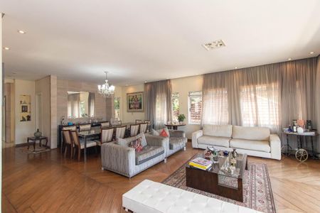 Casa à venda com 560m², 7 quartos e 6 vagas Casa à venda com 560m², 7 quartos e 6 vagasSala