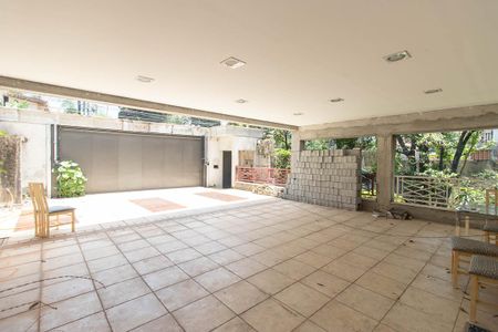 Casa à venda com 560m², 7 quartos e 6 vagas Casa à venda com 560m², 7 quartos e 6 vagasGaragem