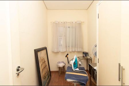 Casa à venda com 560m², 7 quartos e 6 vagas Casa à venda com 560m², 7 quartos e 6 vagasQuarto de Serviço