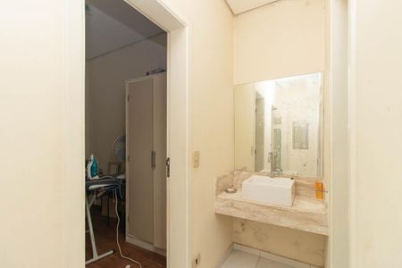 Casa à venda com 560m², 7 quartos e 6 vagas Casa à venda com 560m², 7 quartos e 6 vagasBanheiro de serviço