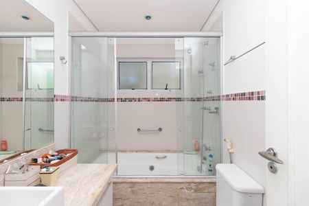 Casa à venda com 560m², 7 quartos e 6 vagas Casa à venda com 560m², 7 quartos e 6 vagasBanheiro da Suíte 2