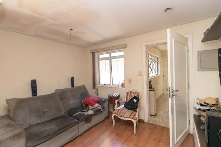 Casa à venda com 560m², 7 quartos e 6 vagas Casa à venda com 560m², 7 quartos e 6 vagasSala de TV