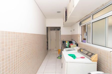 Casa à venda com 560m², 7 quartos e 6 vagas Casa à venda com 560m², 7 quartos e 6 vagasÁrea de Serviço