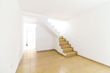 Casa para alugar com 113m², 2 quartos e 2 vagasSala