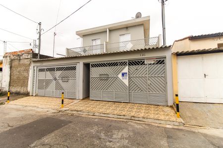Casa para alugar com 113m², 2 quartos e 2 vagasFachada + Placa