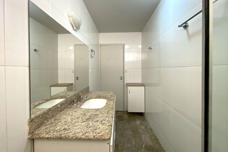 Apartamento à venda com 190m², 4 quartos e 2 vagasBanheiro