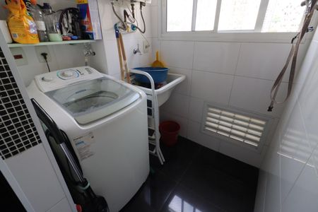 Apartamento à venda com 57m², 2 quartos e 1 vagaCozinha e Área de Serviço