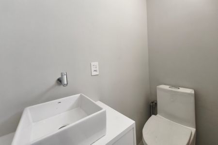 Apartamento à venda com 57m², 2 quartos e 1 vaga Apartamento à venda com 57m², 2 quartos e 1 vagaBanheiro