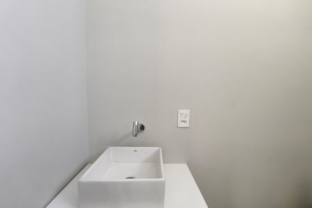 Apartamento à venda com 57m², 2 quartos e 1 vaga Apartamento à venda com 57m², 2 quartos e 1 vagaBanheiro