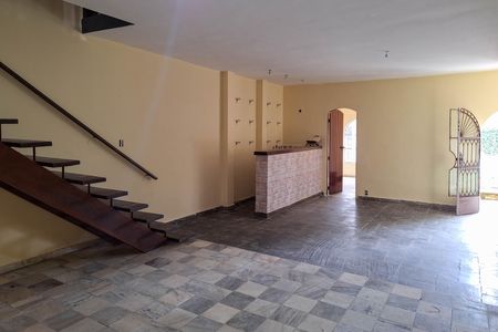 Sala 1 de casa para alugar com 6 quartos, 360m² em Piratininga, Niterói