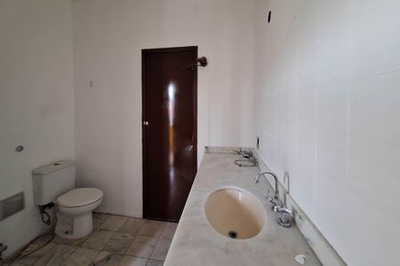 Casa para alugar com 360m², 6 quartos e 10 vagasBanheiro da Suíte 2