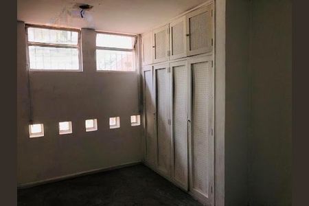 Casa à venda com 240m², 4 quartos e 4 vagas