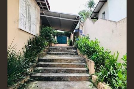 Casa à venda com 240m², 4 quartos e 4 vagas