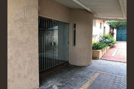 Casa à venda com 240m², 4 quartos e 4 vagas