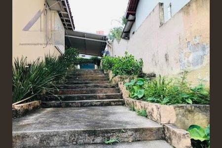 Casa à venda com 240m², 4 quartos e 4 vagas