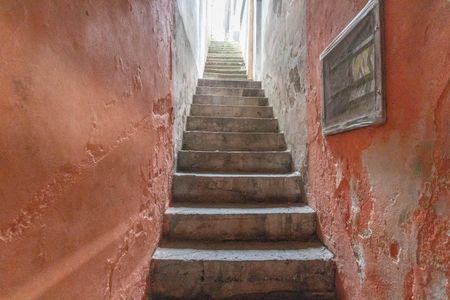 Casa para alugar com 119m², 3 quartos e sem vagaEscada de entrada