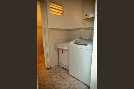 Casa à venda com 100m², 4 quartos e 1 vagaÁrea de Serviço- casa 1 