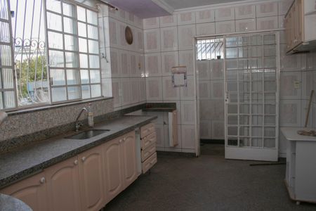 Casa à venda com 364m², 5 quartos e 3 vagas Casa à venda com 364m², 5 quartos e 3 vagasCozinha 1