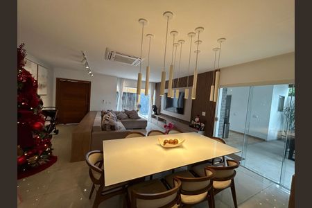 Casa à venda com 4 quartos, 232m² em Recreio dos Bandeirantes, Rio de Janeiro