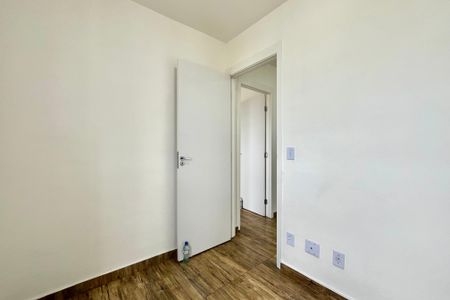 Quarto 2 de apartamento à venda com 2 quartos, 33m² em Jardim Itacolomi, São Paulo