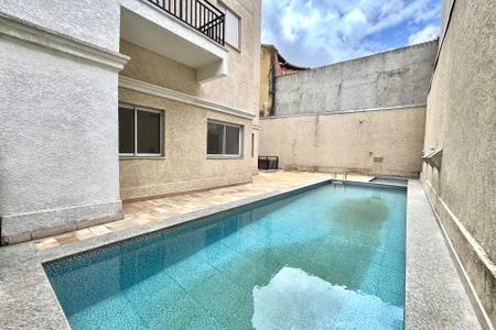 Apartamento à venda com 33m², 2 quartos e sem vaga Apartamento à venda com 33m², 2 quartos e sem vagaÁrea comum - Piscina