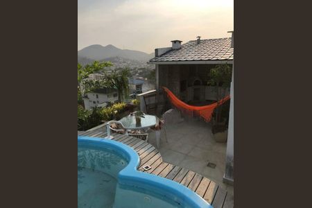 Casa à venda com 285m², 4 quartos e 1 vaga