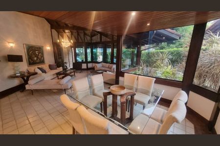 Casa à venda com 3 quartos, 425m² em Itaipu, Niterói