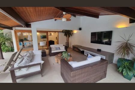 Casa à venda com 3 quartos, 425m² em Itaipu, Niterói