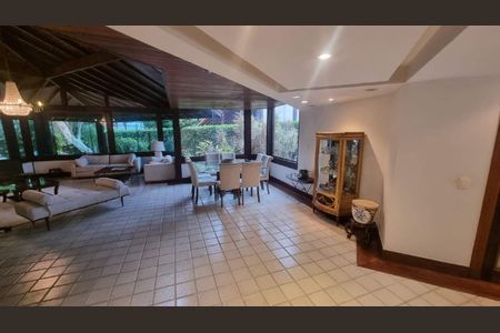 Casa à venda com 3 quartos, 425m² em Itaipu, Niterói