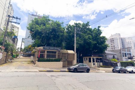 Apartamento para alugar com 146m², 4 quartos e 1 vaga