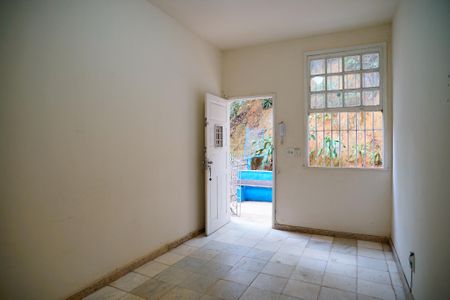 Sala de casa de condomínio para alugar com 2 quartos, 100m² em Ingá, Niterói