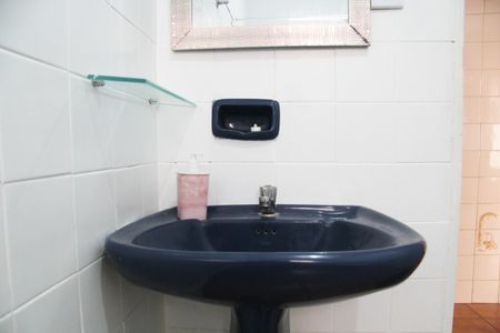 Banheiro Social de casa para alugar com 1 quarto, 70m² em Jardim Rosana, Guarulhos