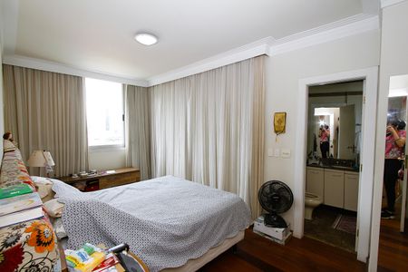 Apartamento à venda com 200m², 4 quartos e 3 vagasQuarto 4 - Suíte