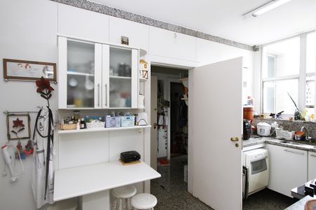 Apartamento à venda com 200m², 4 quartos e 3 vagasCozinha - Armários