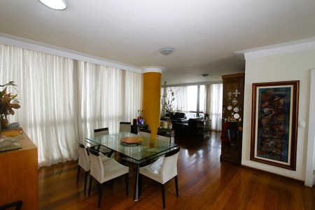 Apartamento à venda com 200m², 4 quartos e 3 vagasSala