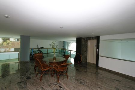 Apartamento à venda com 200m², 4 quartos e 3 vagasHall de entrada