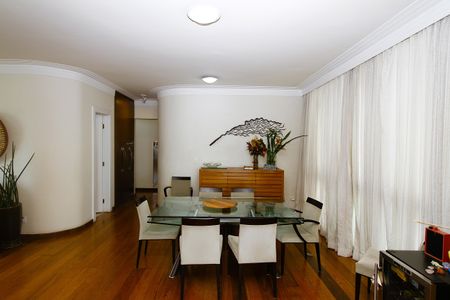 Apartamento à venda com 200m², 4 quartos e 3 vagasSala