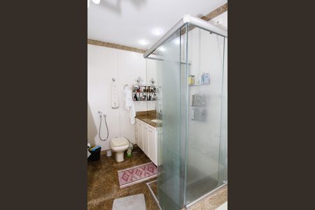 Apartamento à venda com 200m², 4 quartos e 3 vagasBanheiro do Quarto 4