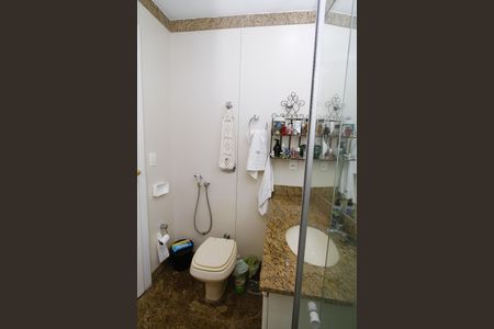 Apartamento à venda com 200m², 4 quartos e 3 vagasBanheiro do Quarto 4