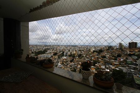 Apartamento à venda com 200m², 4 quartos e 3 vagasVaranda