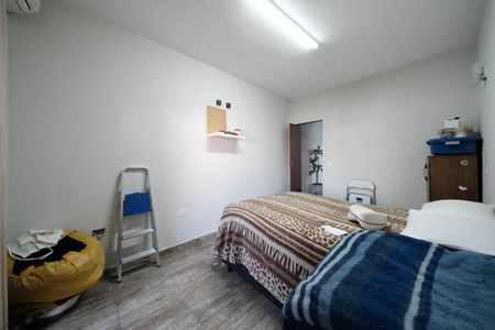 Suíte de casa à venda com 2 quartos, 244m² em Vila Marieta, São Paulo