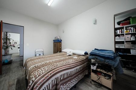 Casa à venda com 244m², 2 quartos e 2 vagasSuíte