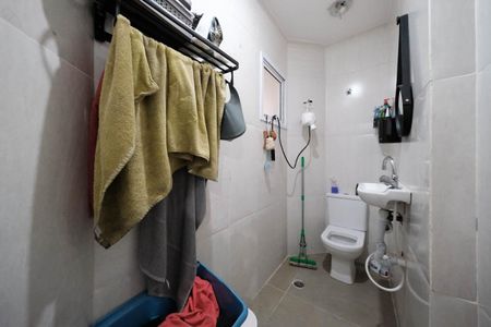 Casa à venda com 244m², 2 quartos e 2 vagasBanheiro 2